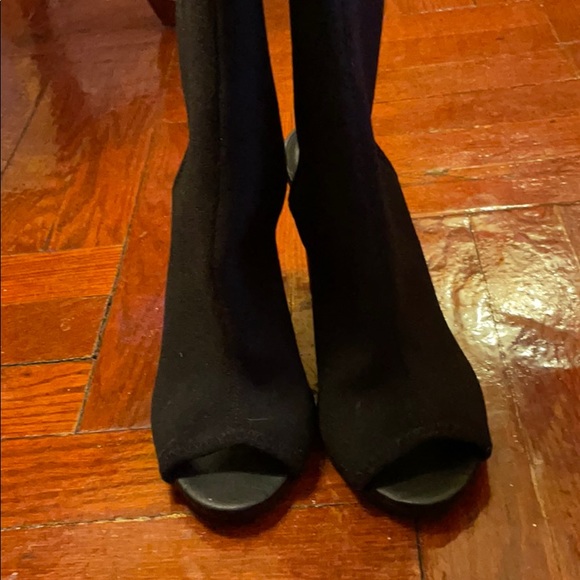 Open Toe Shoes - Picture 2 of 4